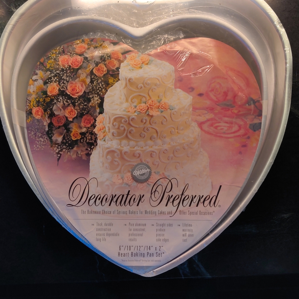 Wilton Aluminum Heart Pan Set